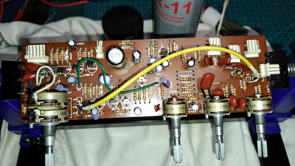 Interior do Amplificador GoldStar GSA-6500