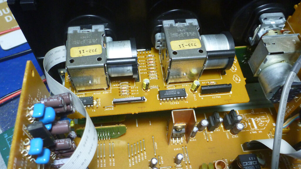 Interior do Amplificador Sony TA-D707