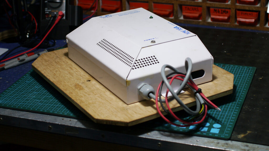 Exterior do Golphin 12v 15A