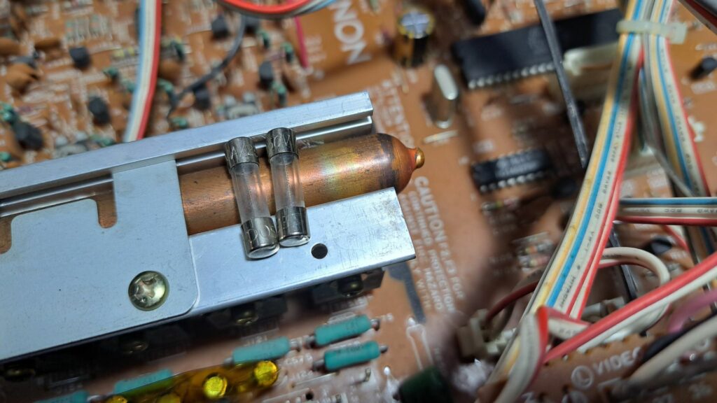 Dois fusíveis do Recetor Denon DRA-550