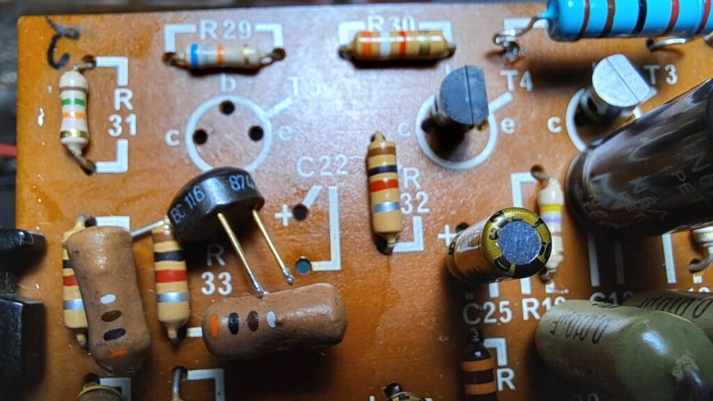 Transistor PNP do Amplificador Leak Delta 70