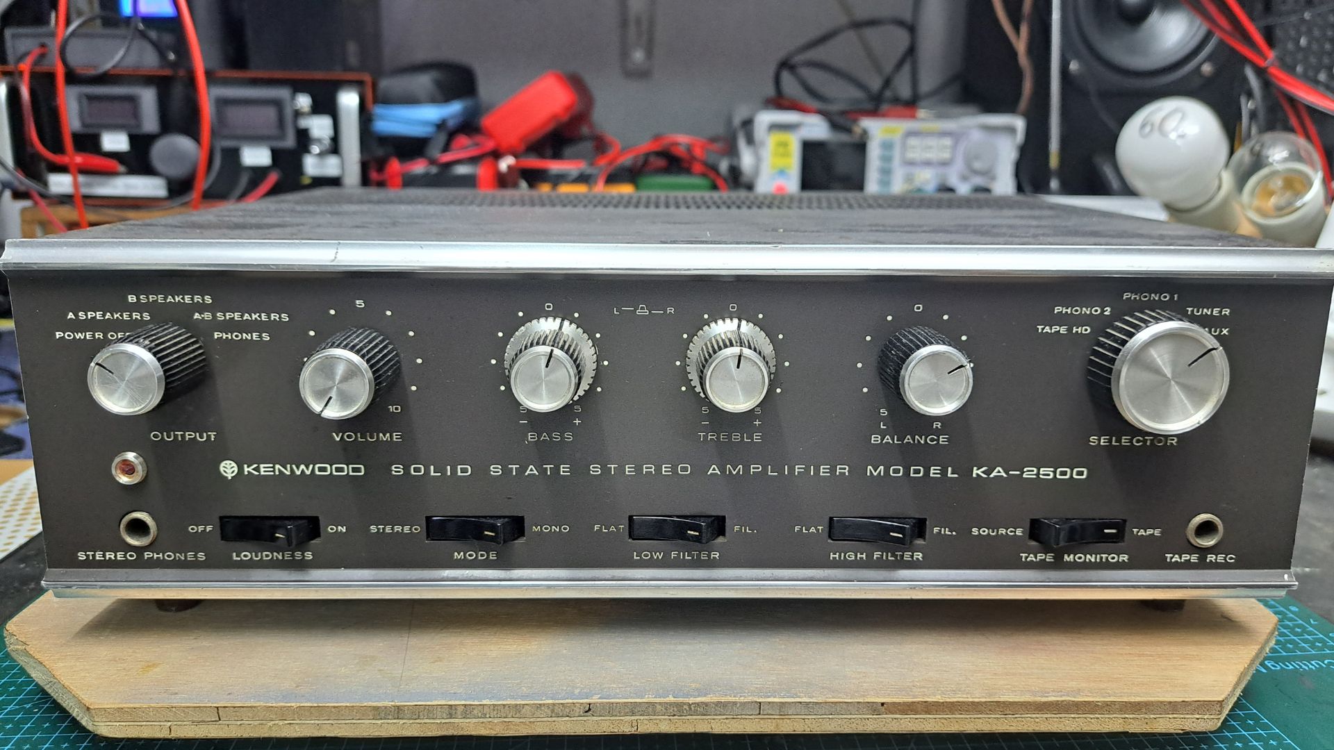 Exterior do Amplificador Kenwood KA-2500