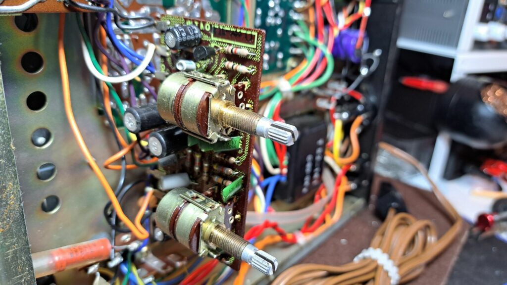Limpeza dos potenciómetros e seletores do Recetor Pioneer SX-770