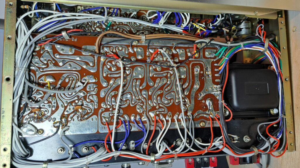 Interior do Amplificador Luxman 700X