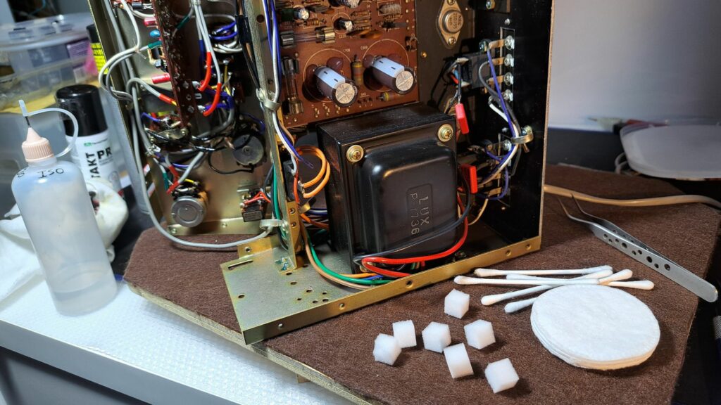 Limpeza da placa do Amplificador Luxman 700X