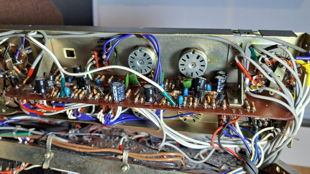 Limpeza dos potenciometros e seletores do Amplificador Luxman 700X