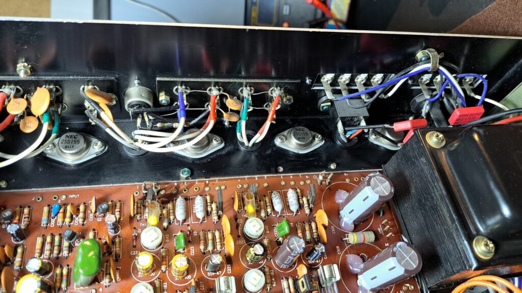 Transítores de potência do Amplificador Luxman 700X