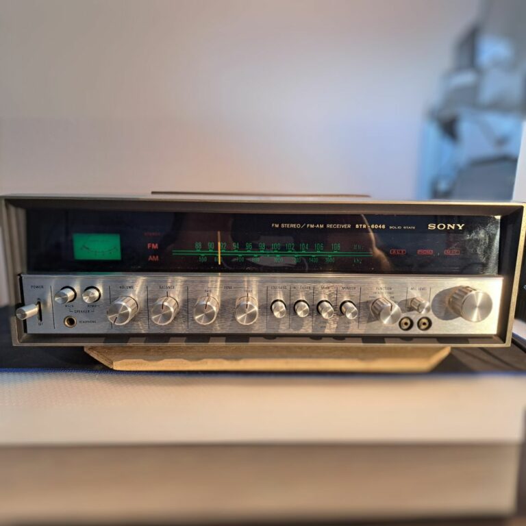Exterior do Recetor Sony STR-6046