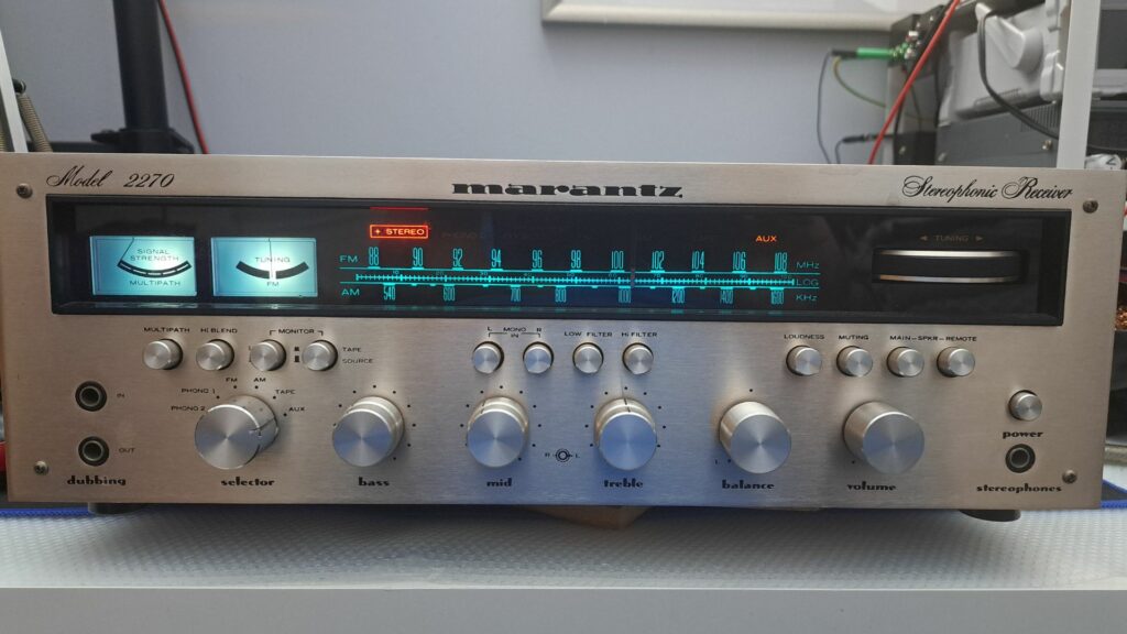 Exterior do Recetor Marantz 2270