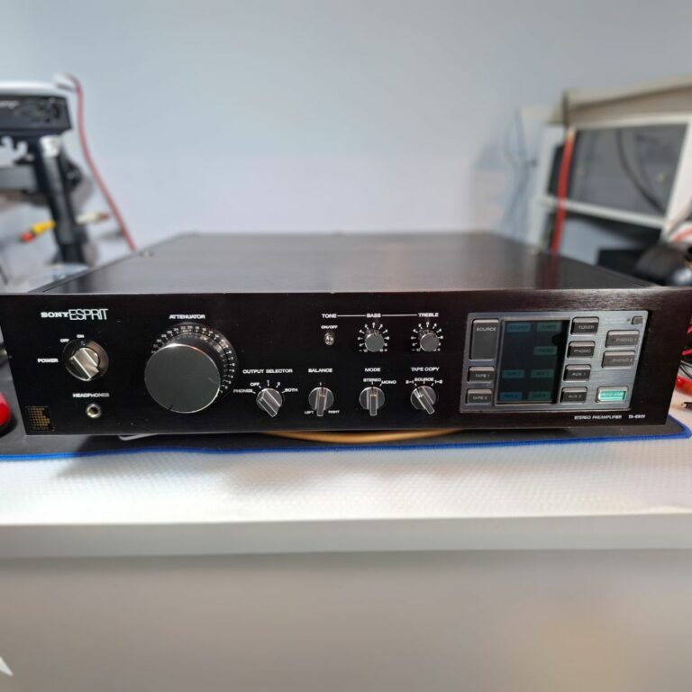 Exterior do Pré-amplificador Sony Esprit TA-E901