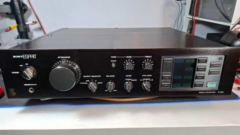 Exterior do Pré-amplificador Sony Esprit TA-E901