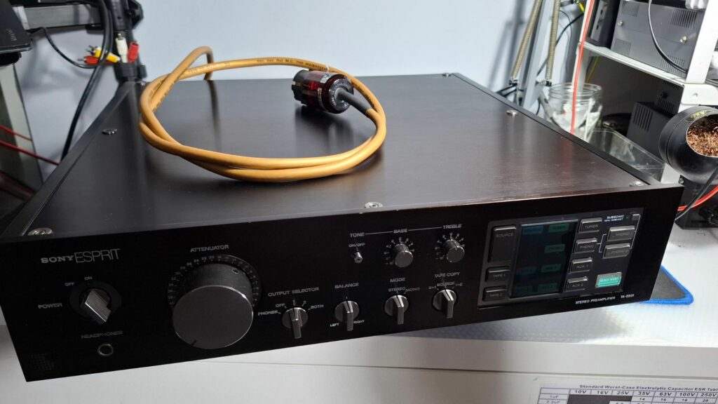 Exterior do Pré-amplificador Sony Esprit TA-E901