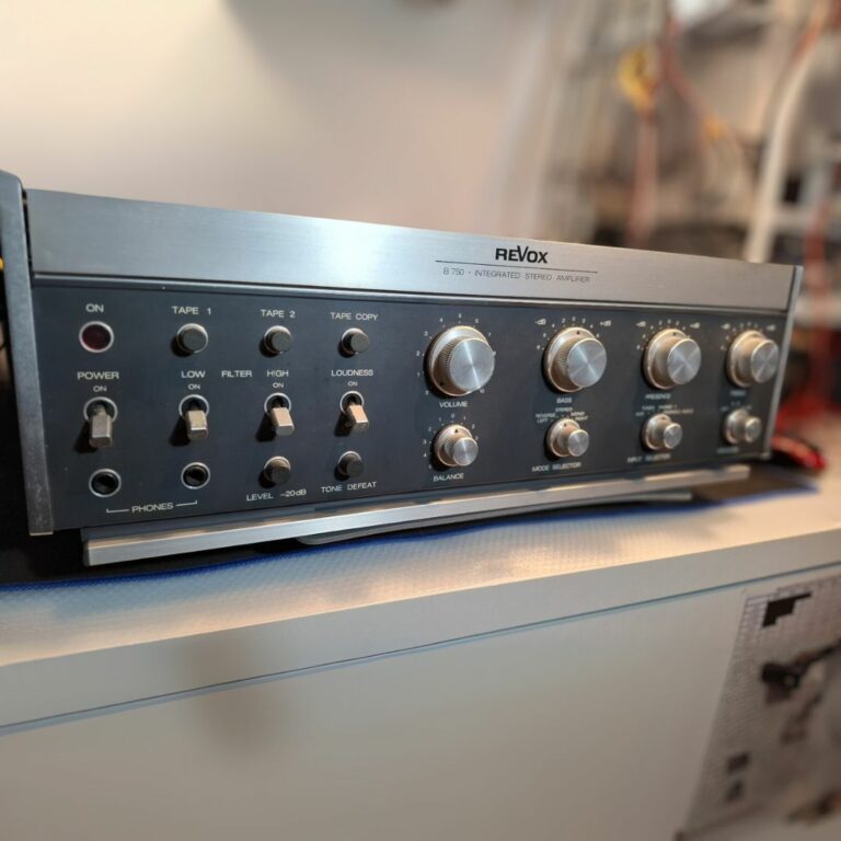 Exterior do Amplificador Revox B750 MKI